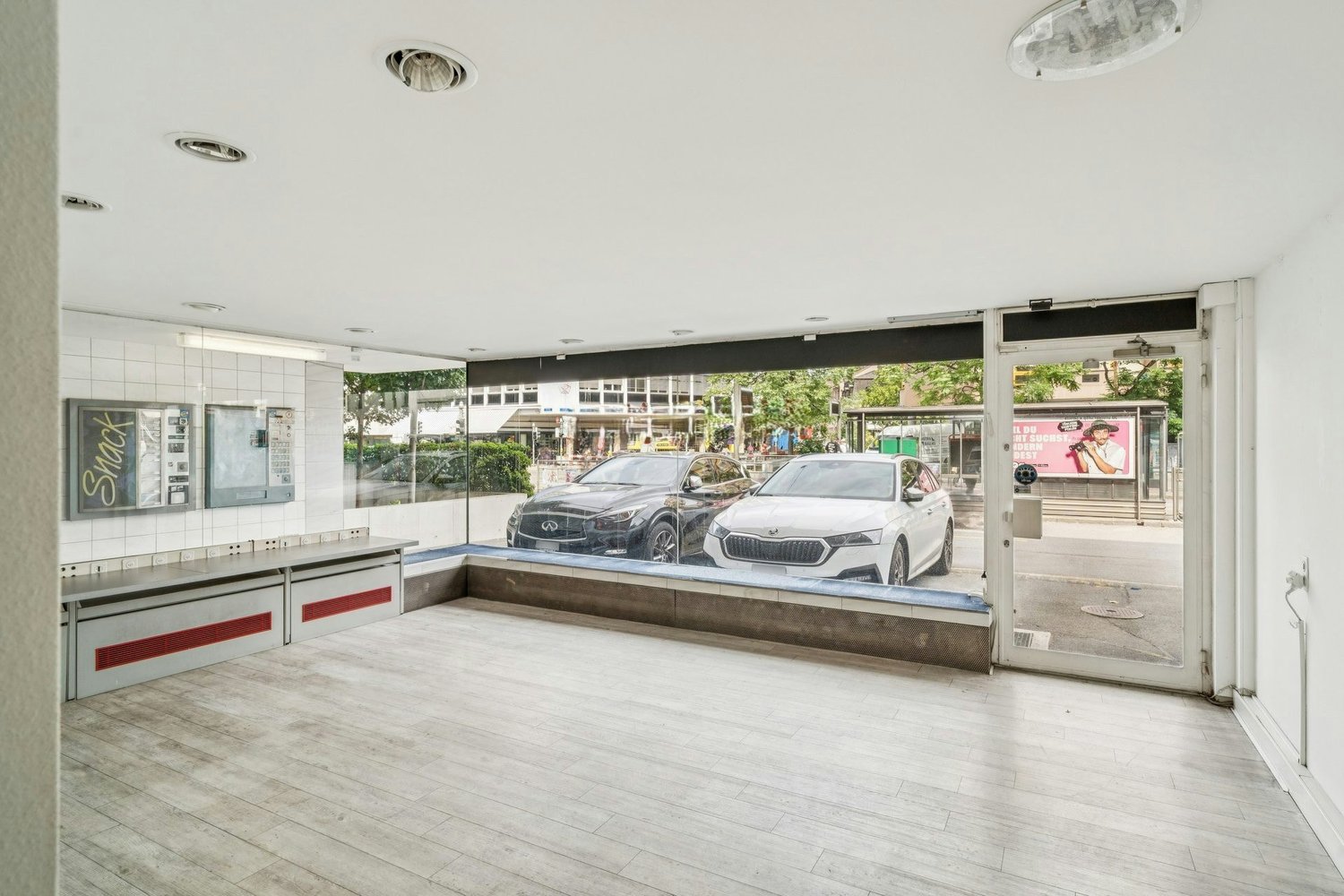 50m² commercial