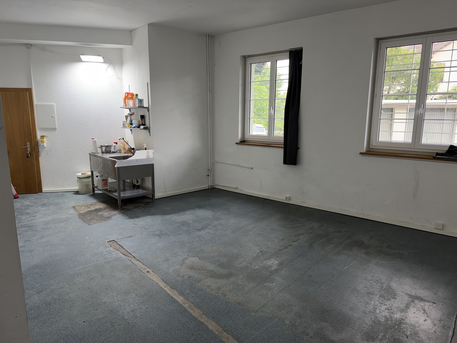 110m² commercial