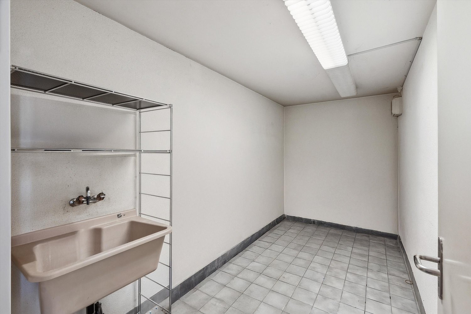 232m² commercial