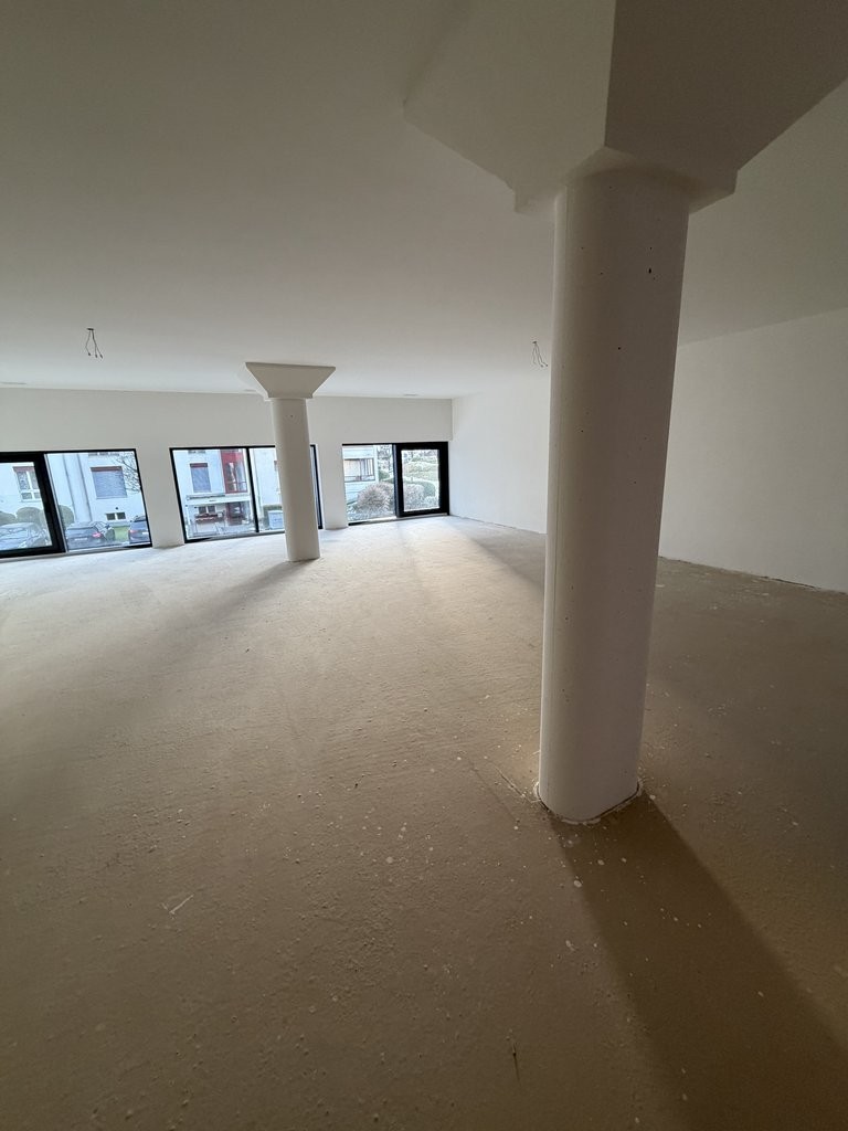 93m² commercial