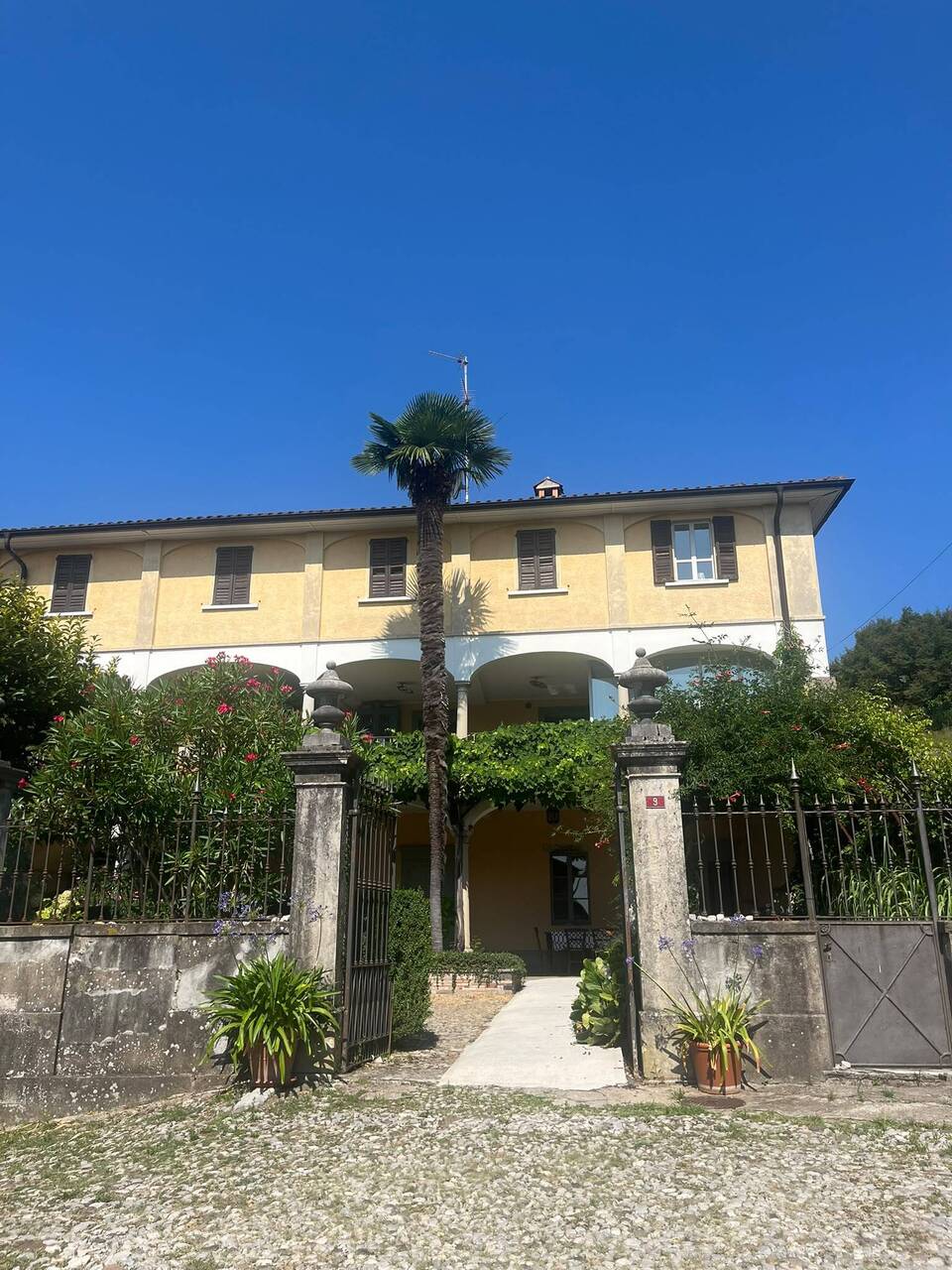 5 rooms apartment