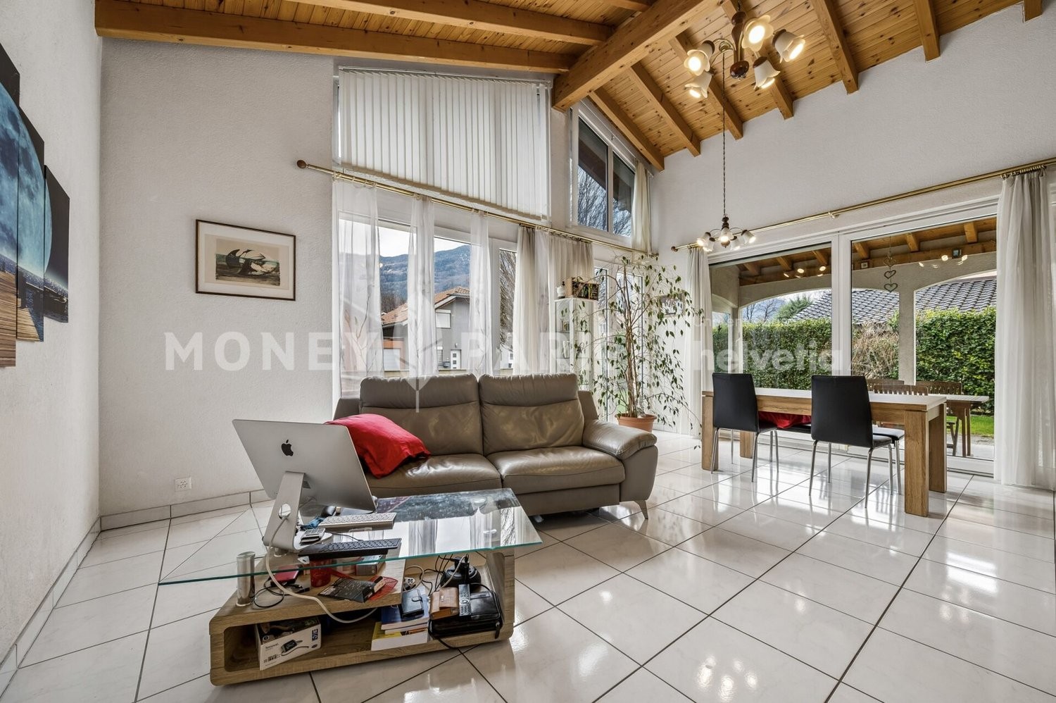 5 rooms villa