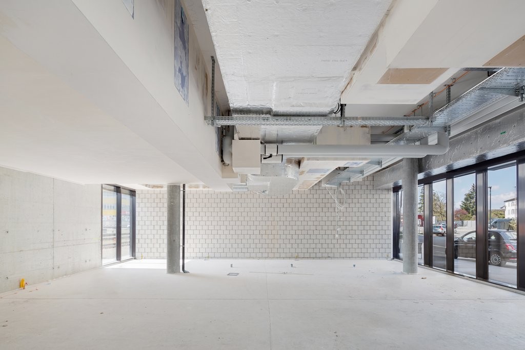 135m² commercial