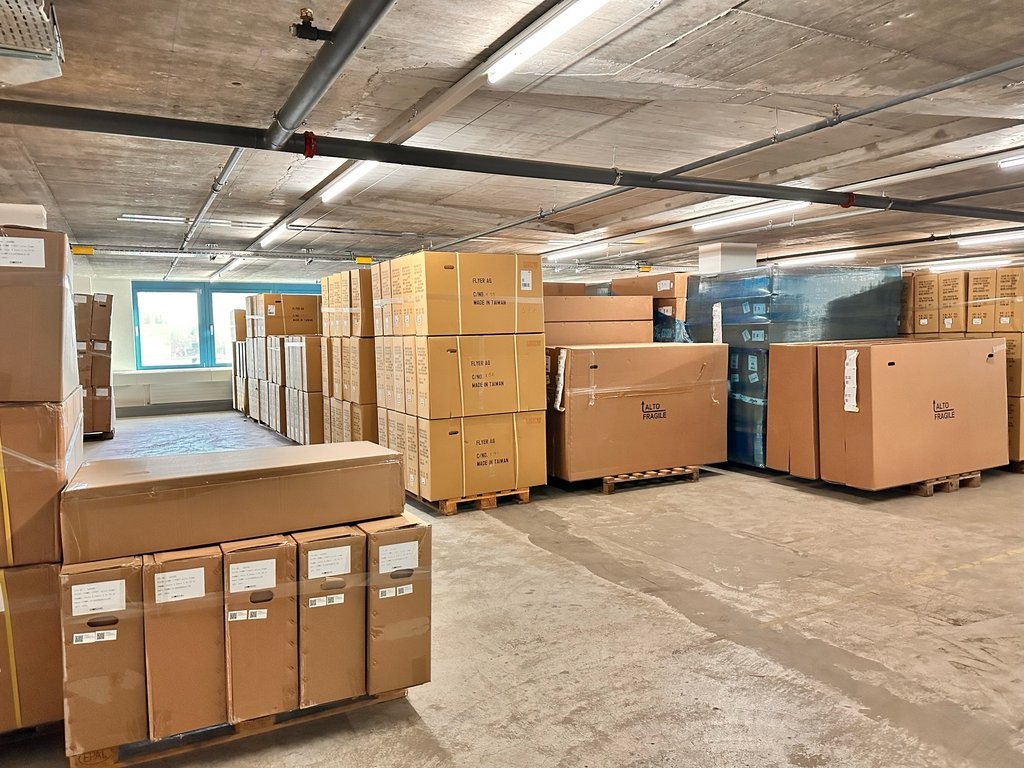 2760m² di deposito