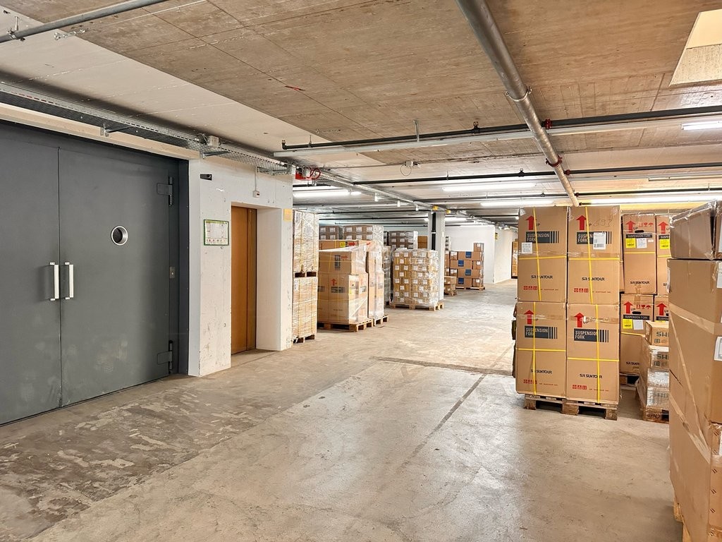 2760m² di deposito