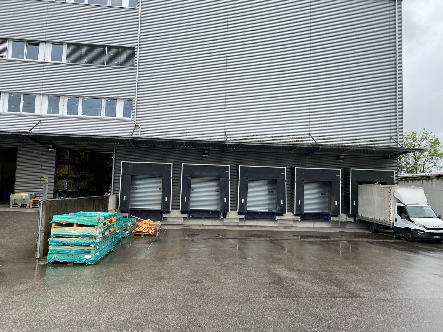 108m² commercial