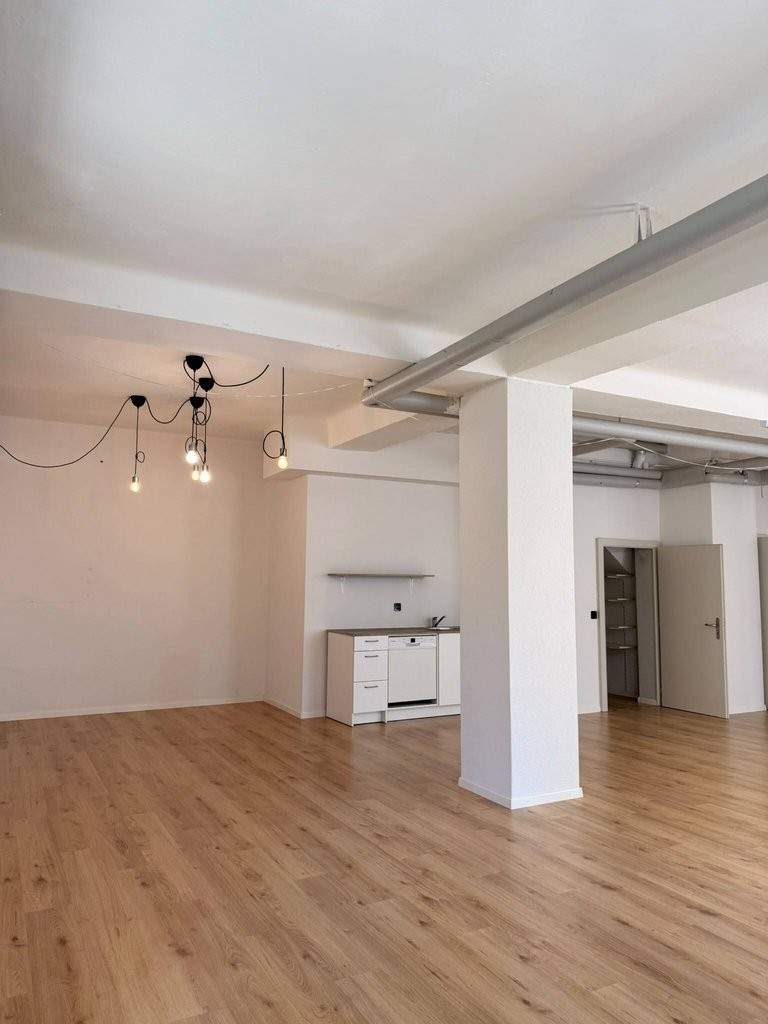 80m² office