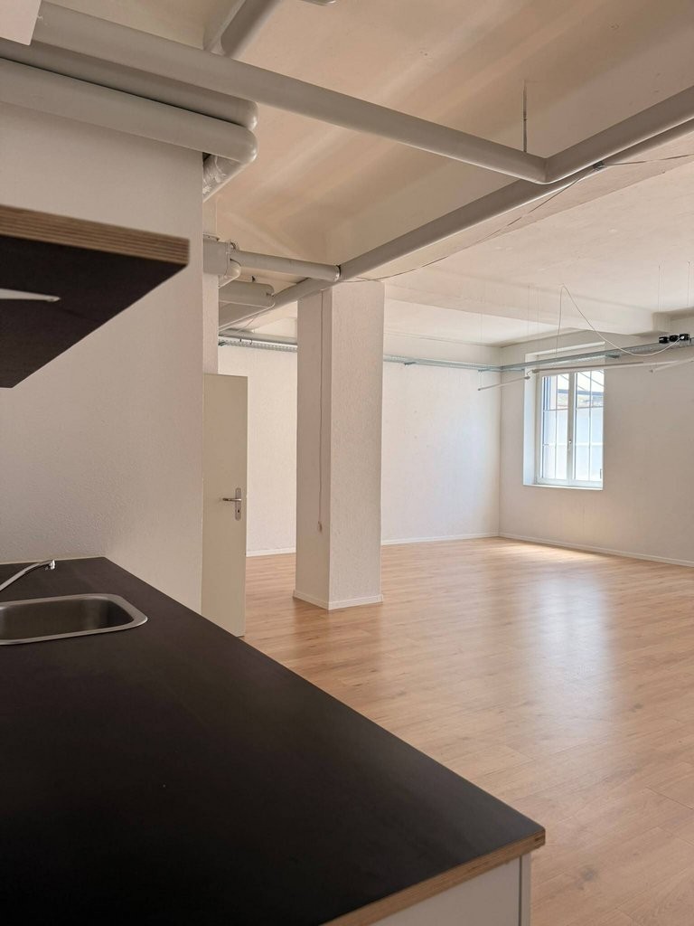 80m² office