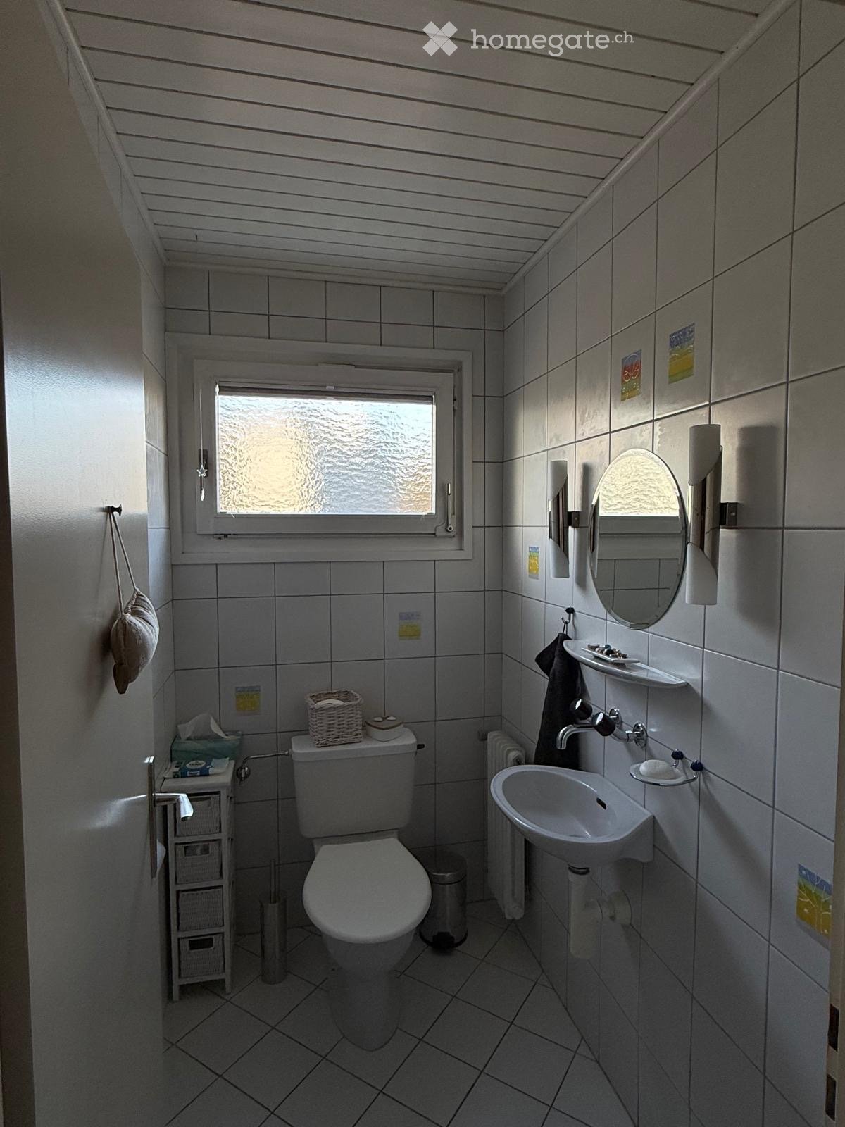 5 ½ rooms single house
Semi-detached house attached to a former carpentry workshop.
First floor (130m2)
\-------------------------
3 bedrooms
1 large living/dining room
1 eat-in kitchen
1 bathroom, 1 shower, 1 separate WC
1 large terrace (73m2)
Ground floor
\-------------------
1 office (13.6 m2)