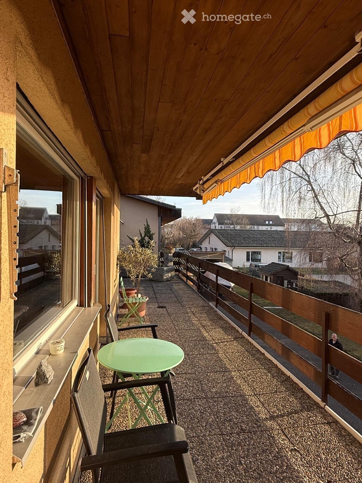 5 ½ rooms single house
Semi-detached house attached to a former carpentry workshop.
First floor (130m2)
\-------------------------
3 bedrooms
1 large living/dining room
1 eat-in kitchen
1 bathroom, 1 shower, 1 separate WC
1 large terrace (73m2)
Ground floor
\-------------------
1 office (13.6 m2)