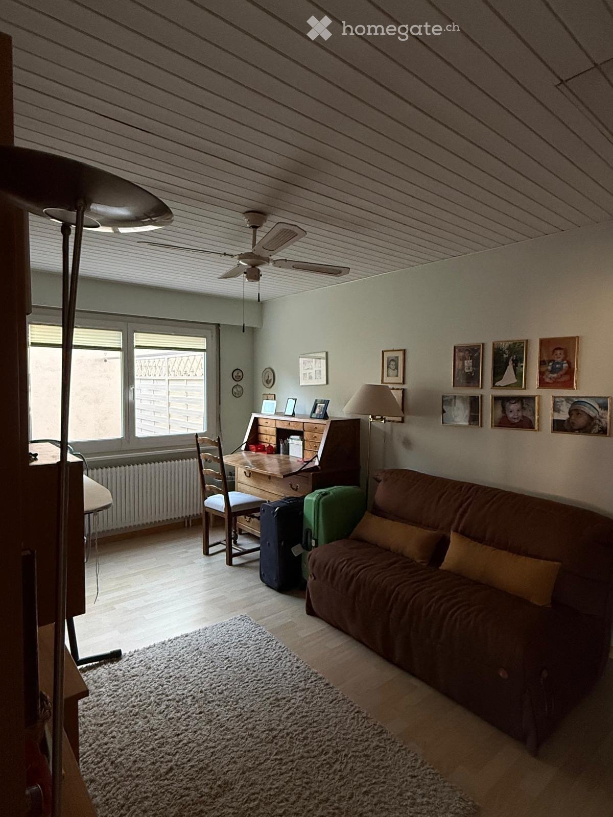 5 ½ rooms single house
Semi-detached house attached to a former carpentry workshop.
First floor (130m2)
\-------------------------
3 bedrooms
1 large living/dining room
1 eat-in kitchen
1 bathroom, 1 shower, 1 separate WC
1 large terrace (73m2)
Ground floor
\-------------------
1 office (13.6 m2)