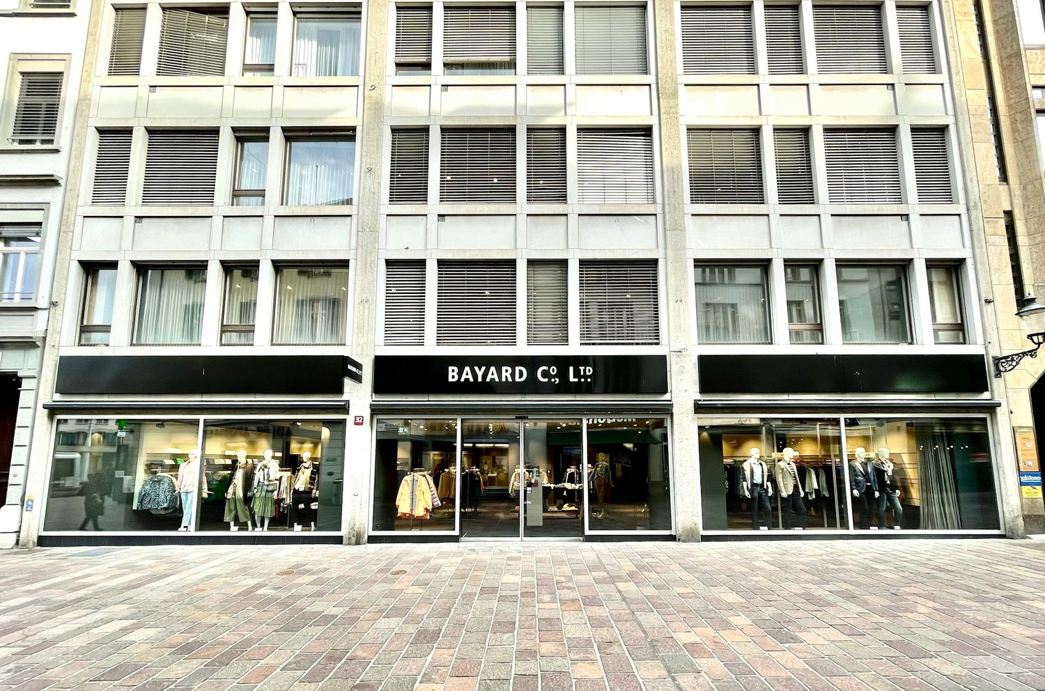 176m² office