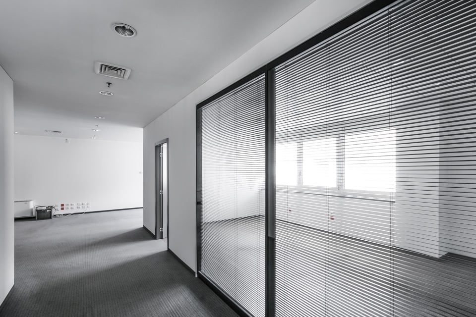 990m² office
