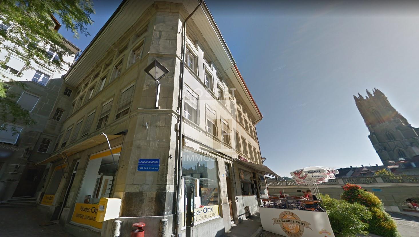 102m² shop