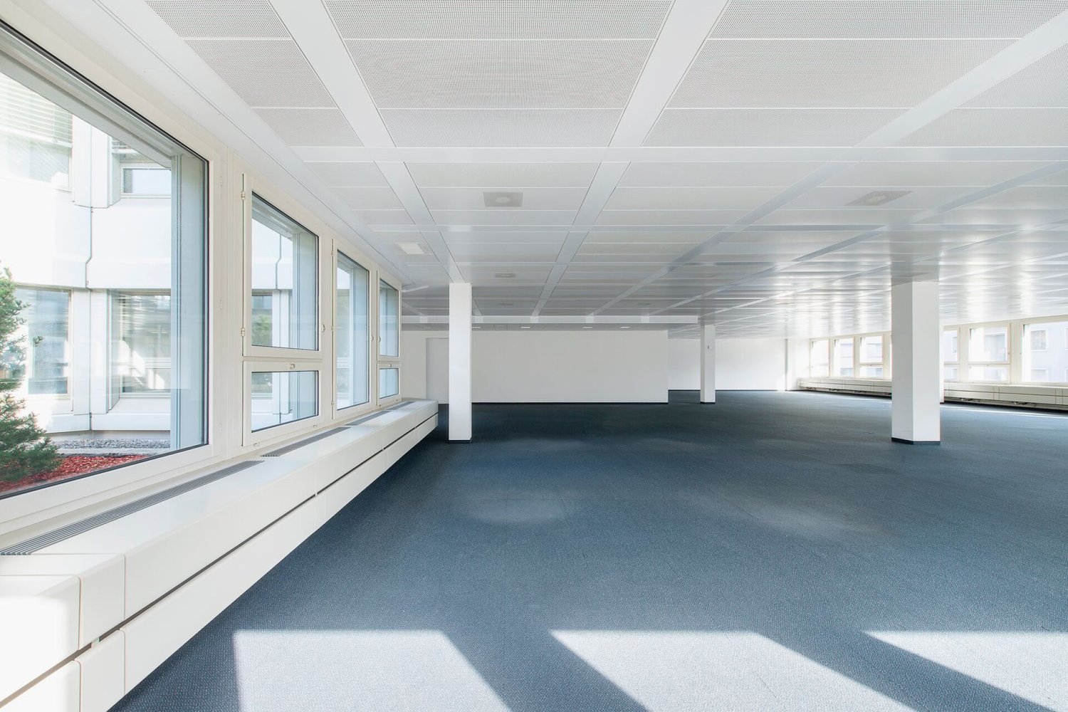 1912m² office