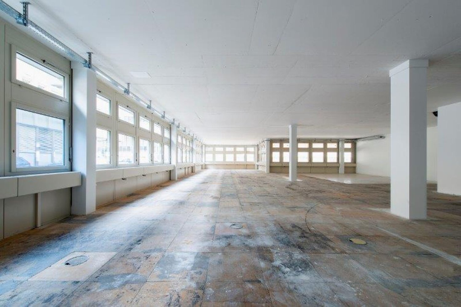 1912m² office
