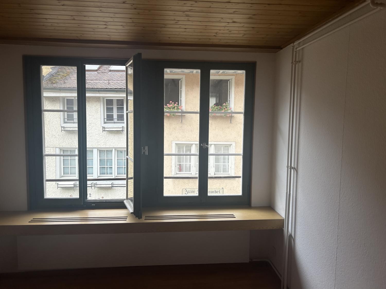 5 rooms apartment