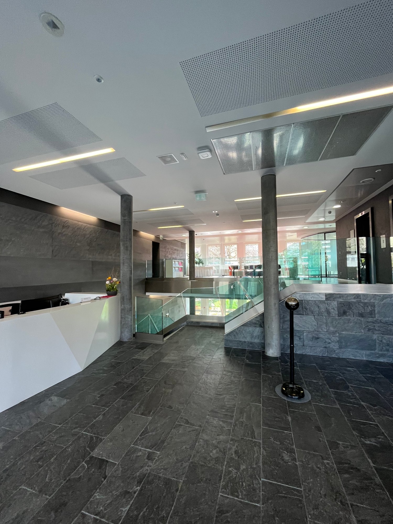 800m² office