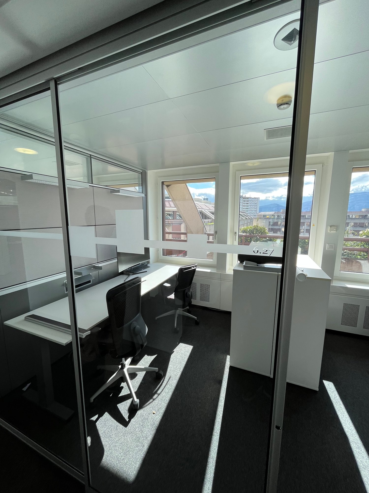800m² office