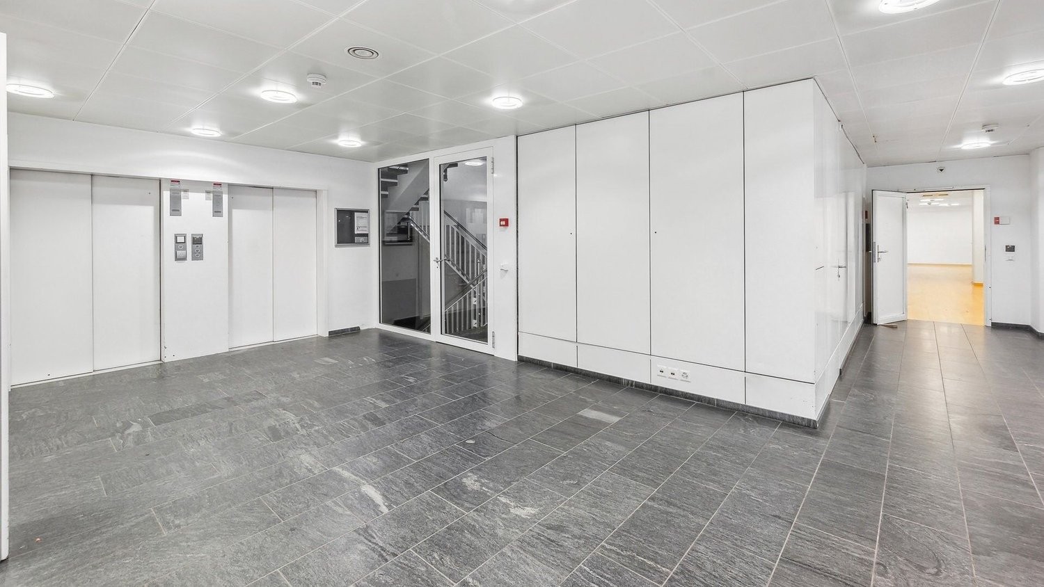 385m² commercial