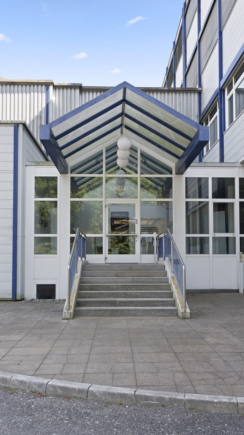 120m² office