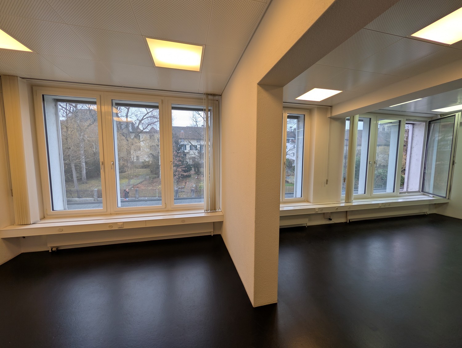 122m² office