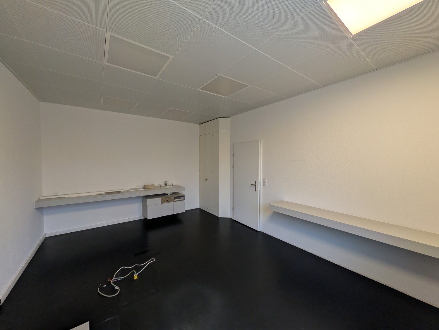 122m² office