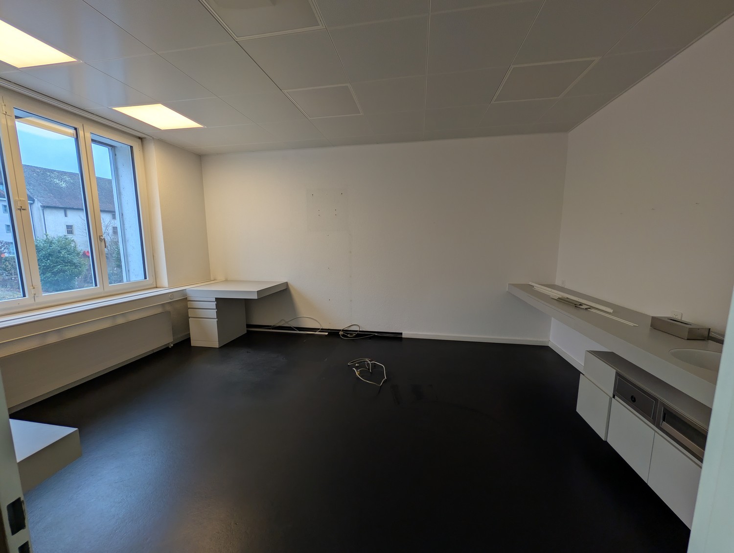 122m² office