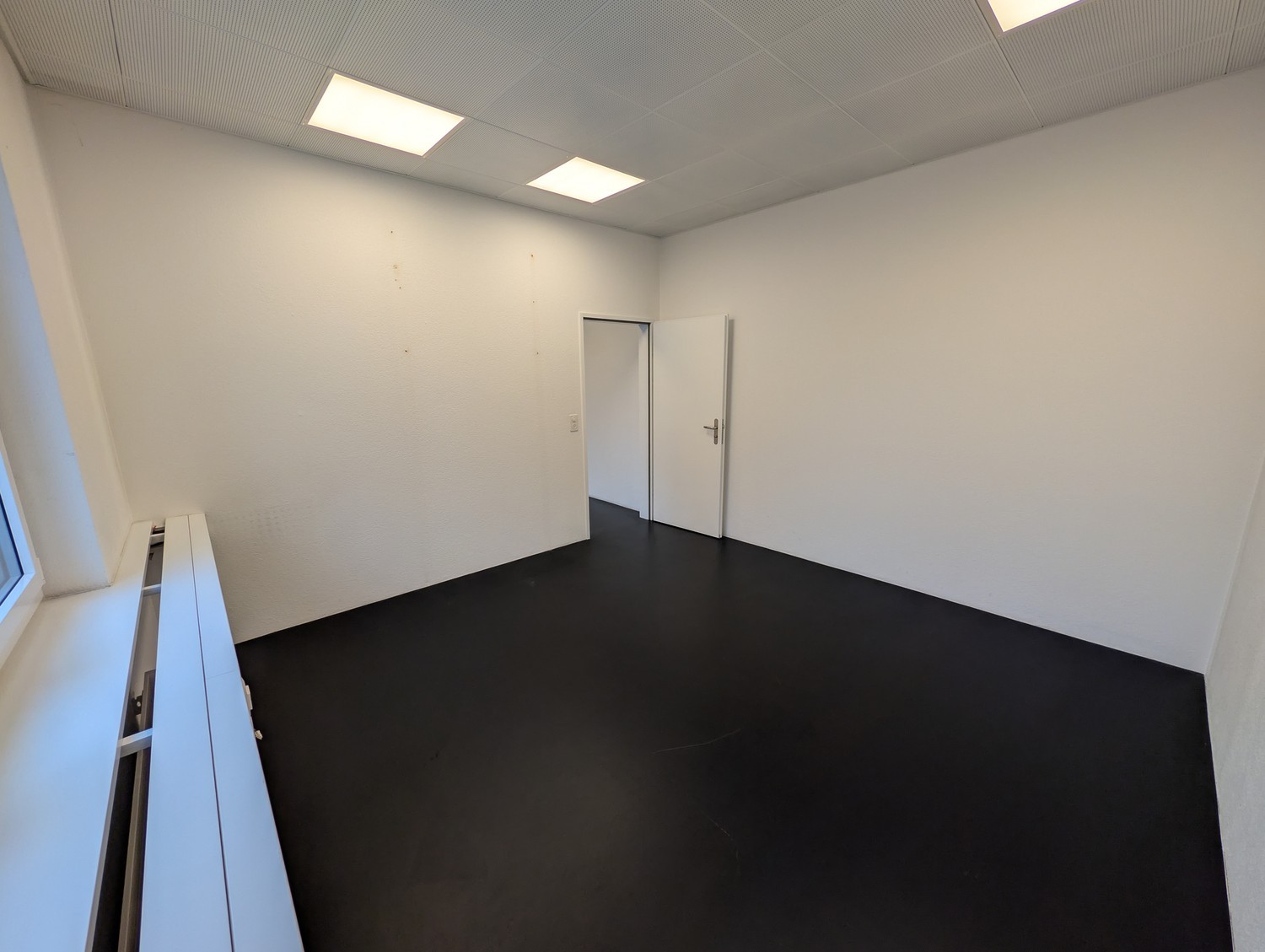 122m² office