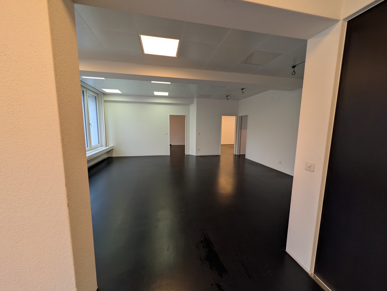 122m² office