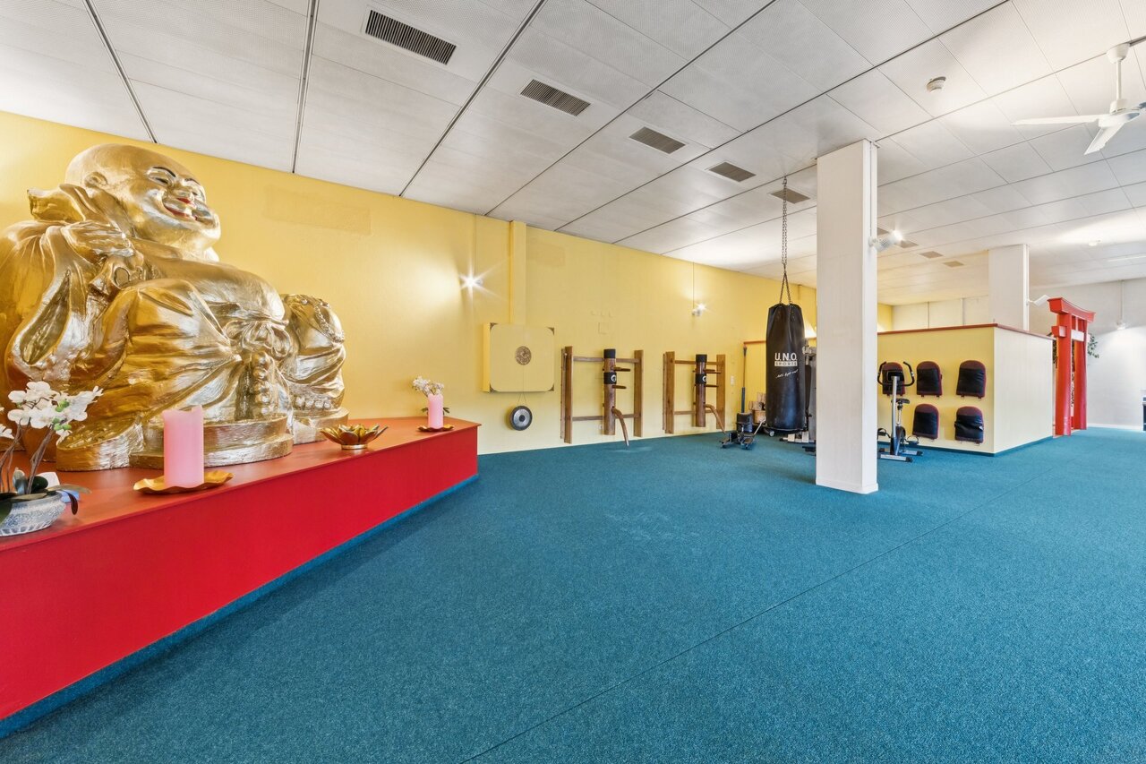 562m² commercial