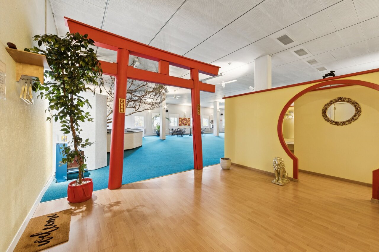 562m² commercial