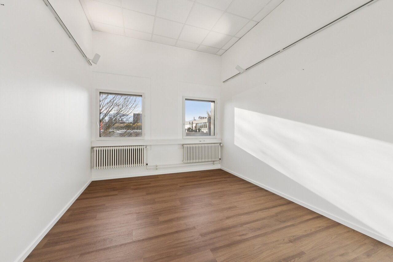 562m² commercial