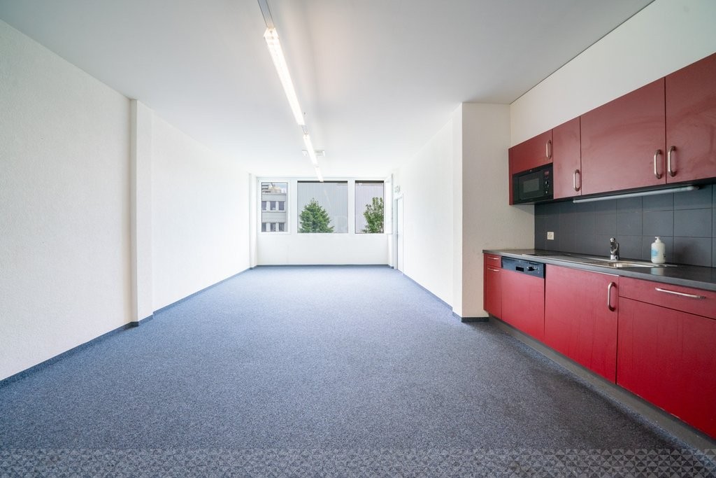 84m² office