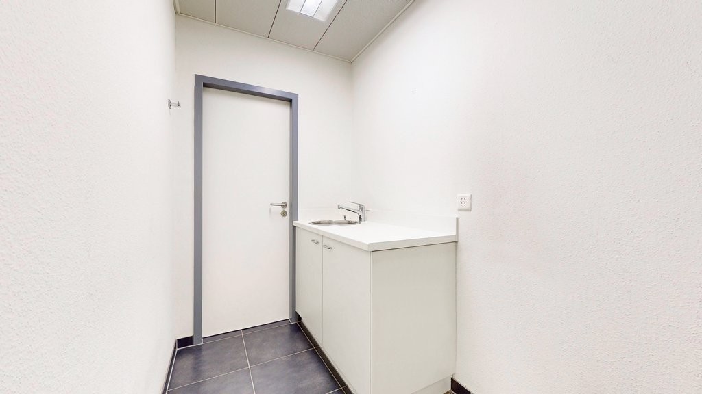 102m² office