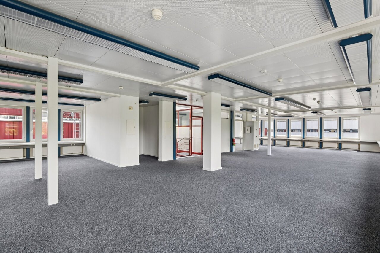 318m² bureau