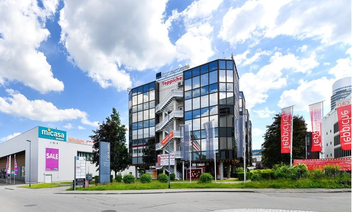 474m² office