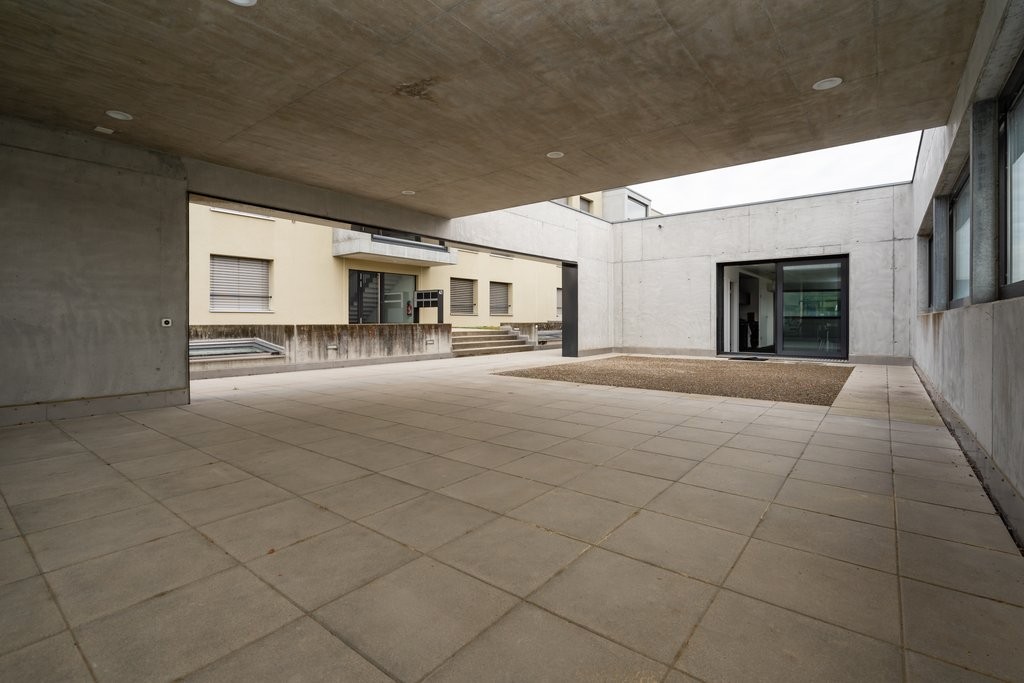 175m² office