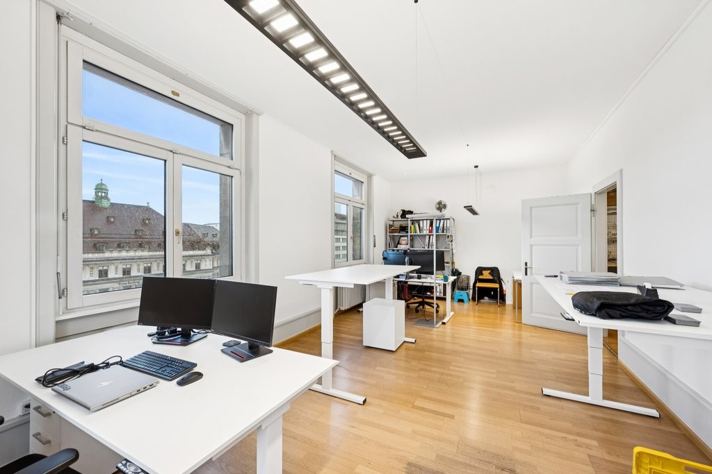 298m² office