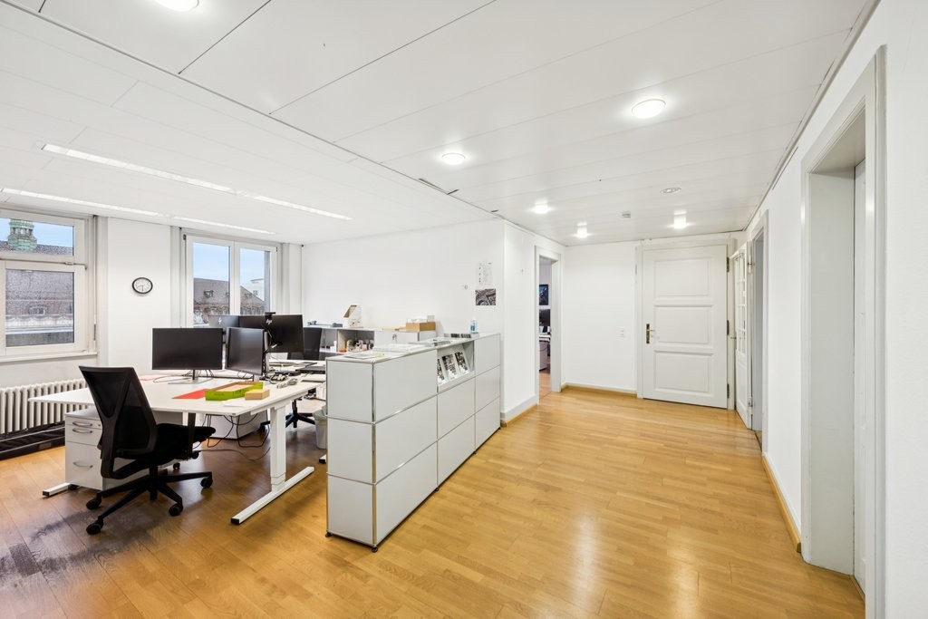 298m² office