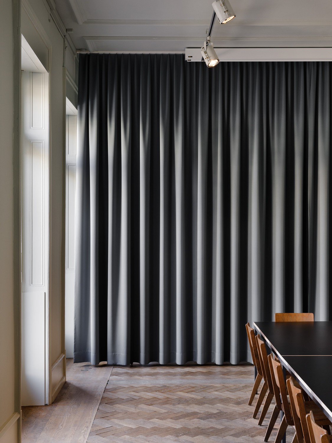 70m² office