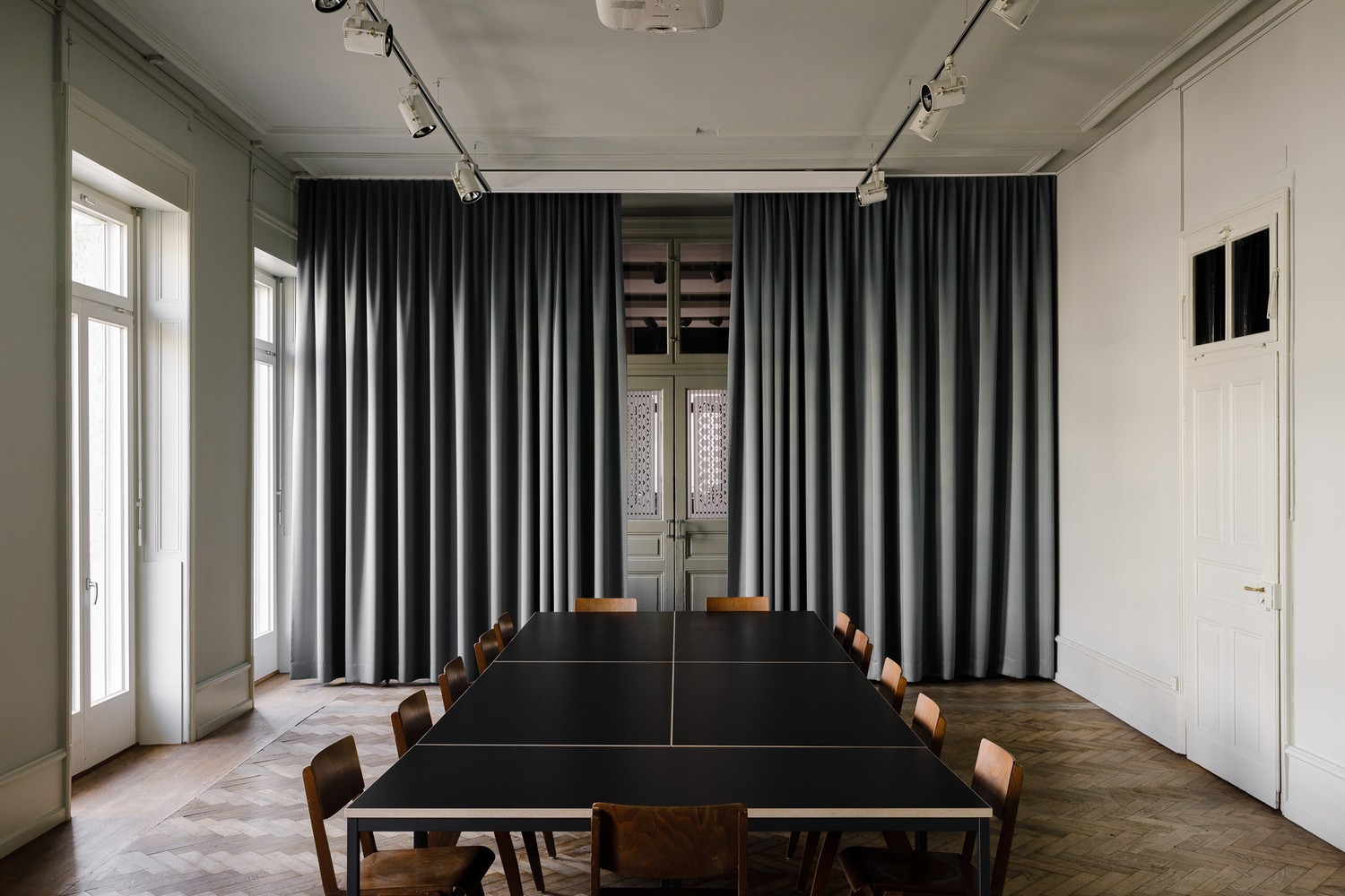 70m² office