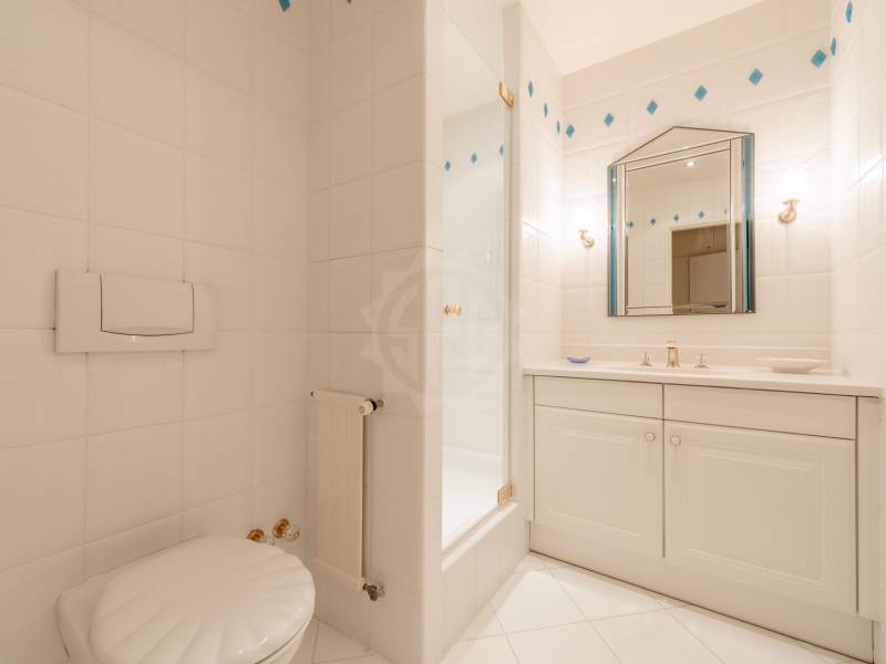 8 rooms apartment