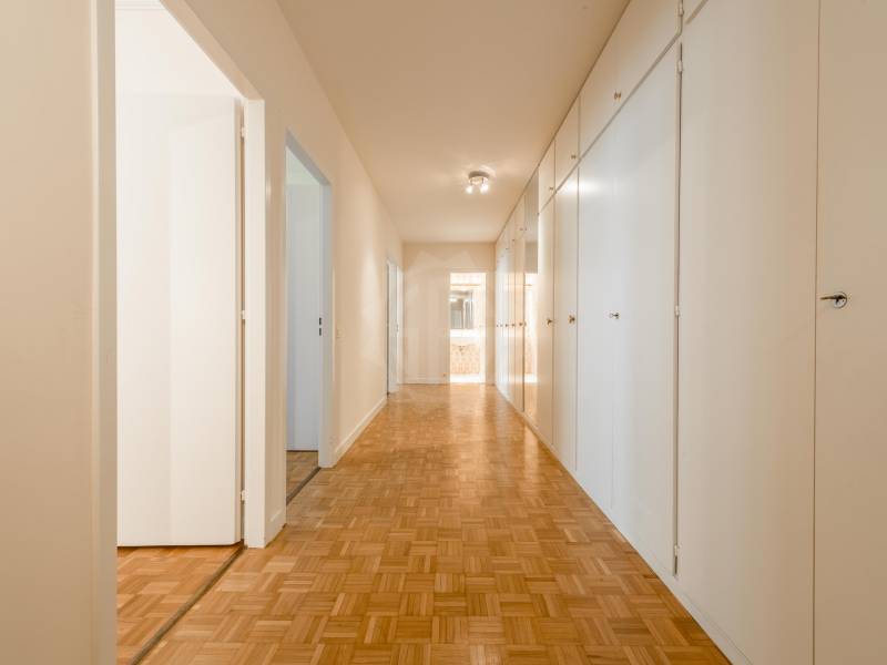 8 rooms apartment