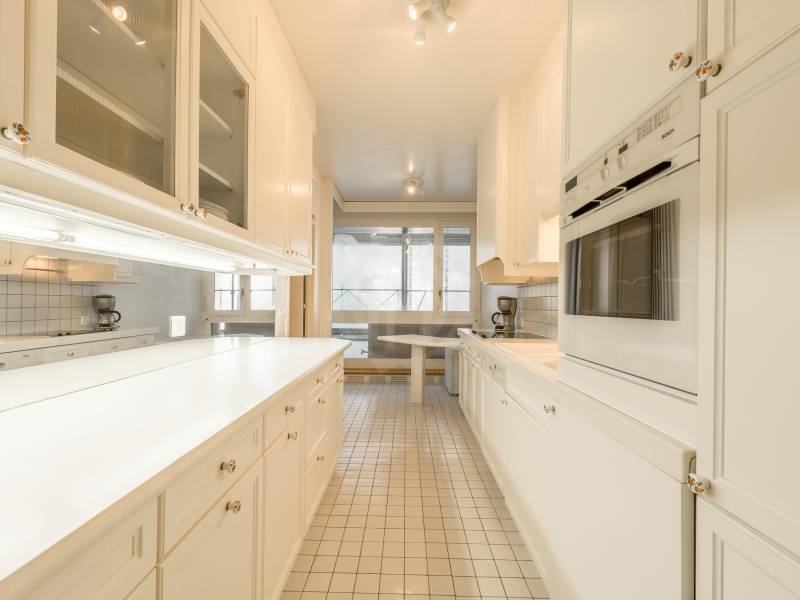 8 rooms apartment