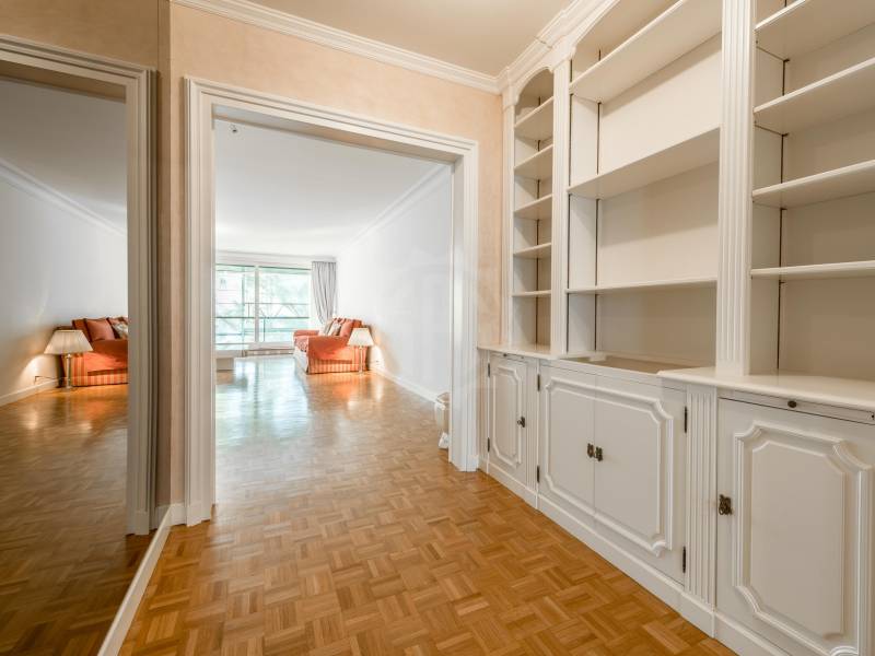 8 rooms apartment