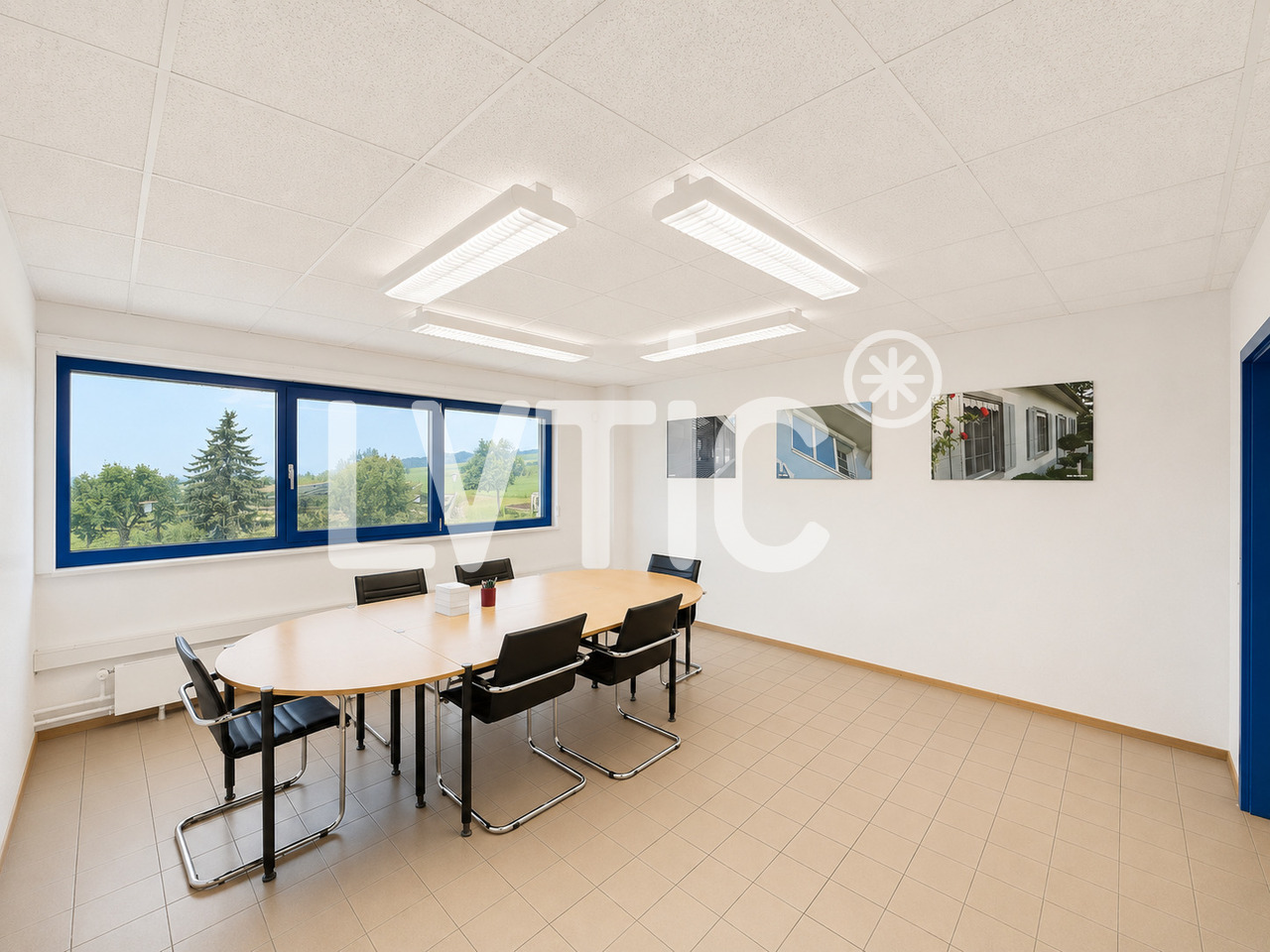 220m² office