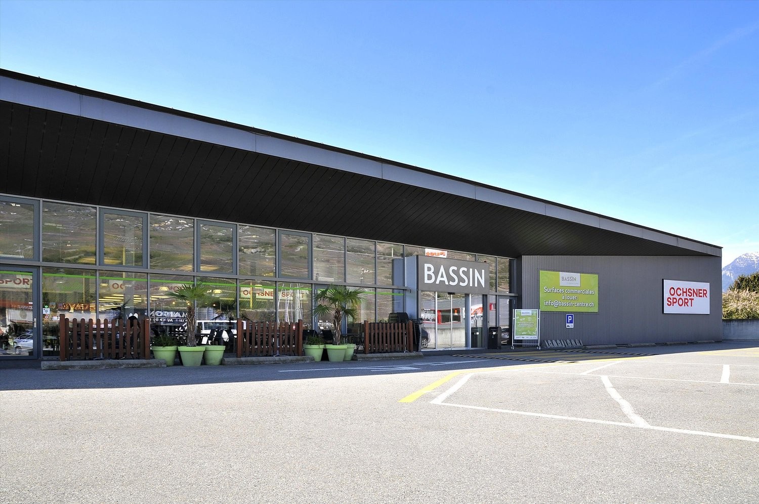 80m² shop