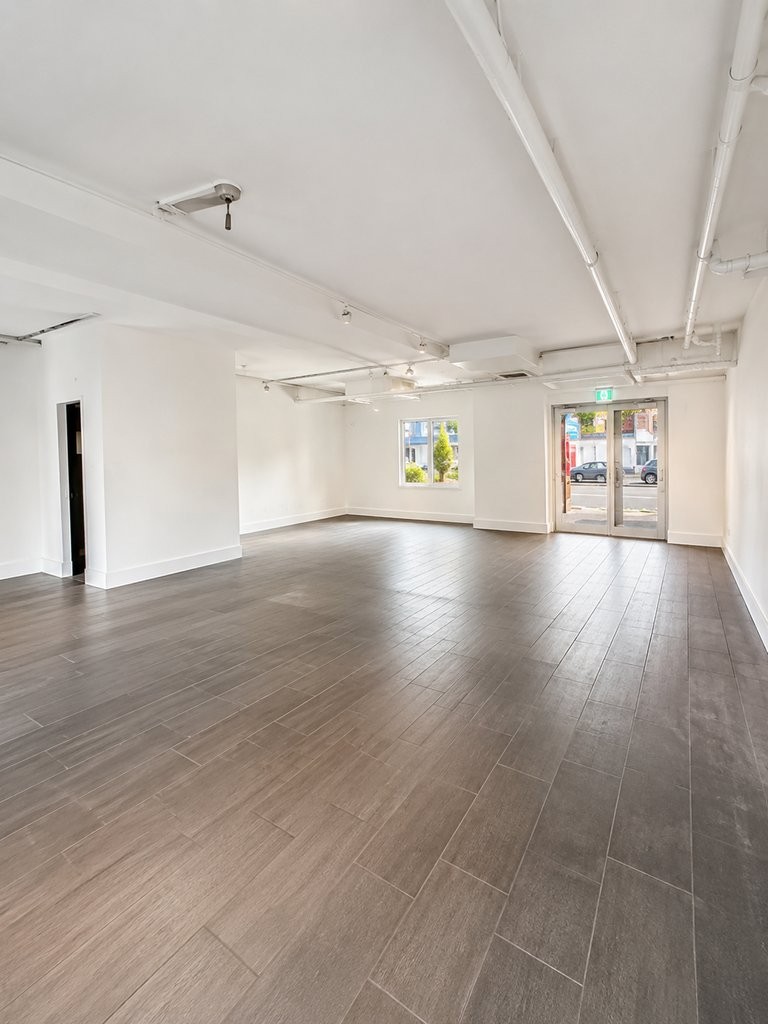 76m² shop