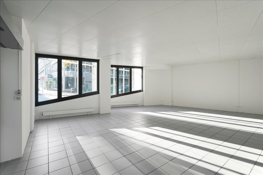 91m² shop
